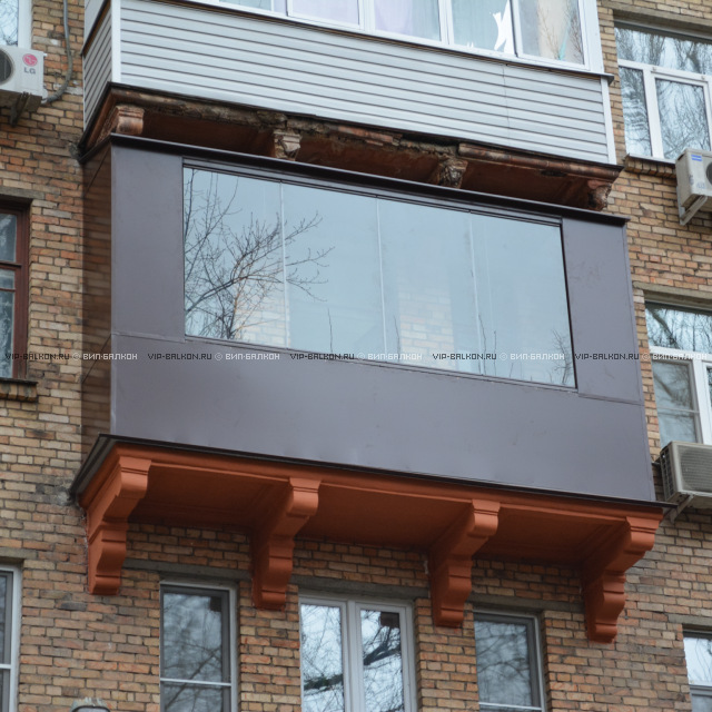 Безрамное остекление Лумон-5: балкон на Дмитрия Ульянова