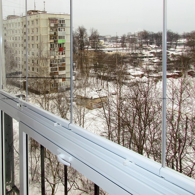 Безрамное остекление: элегантный балкон