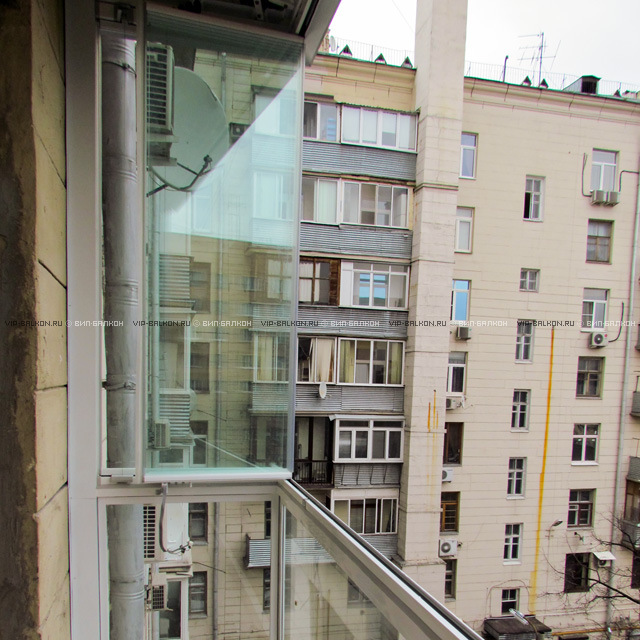 Безрамное остекление: балкон на Дербеневской набережной