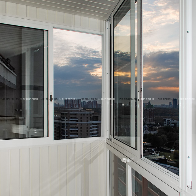 Раздвижное панорамное остекление балкона Provedal