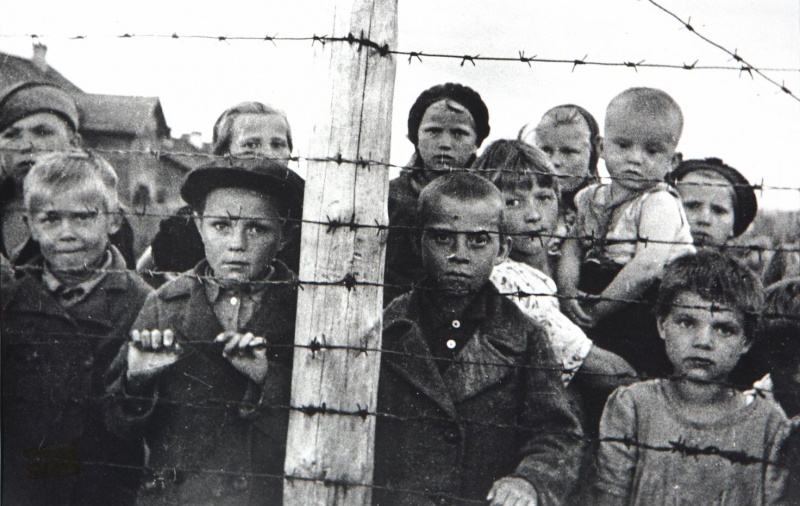 Фото советских детей после освобождения концлагеря