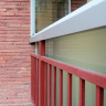 Прежний парапет балкона сохранен и закрыт матовым стеклом
