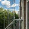 Боковые створки остекления можно открывать для проветривания балкона