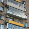Балкон с безрамным остеклением и прозрачным парапетом