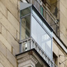 Безрамное остекление балкона в центре