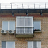 Французское остекление балкона смотрится очень элегантно