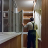 Мастера ВИП-Балкон выверяют все нюансы установки шкафа